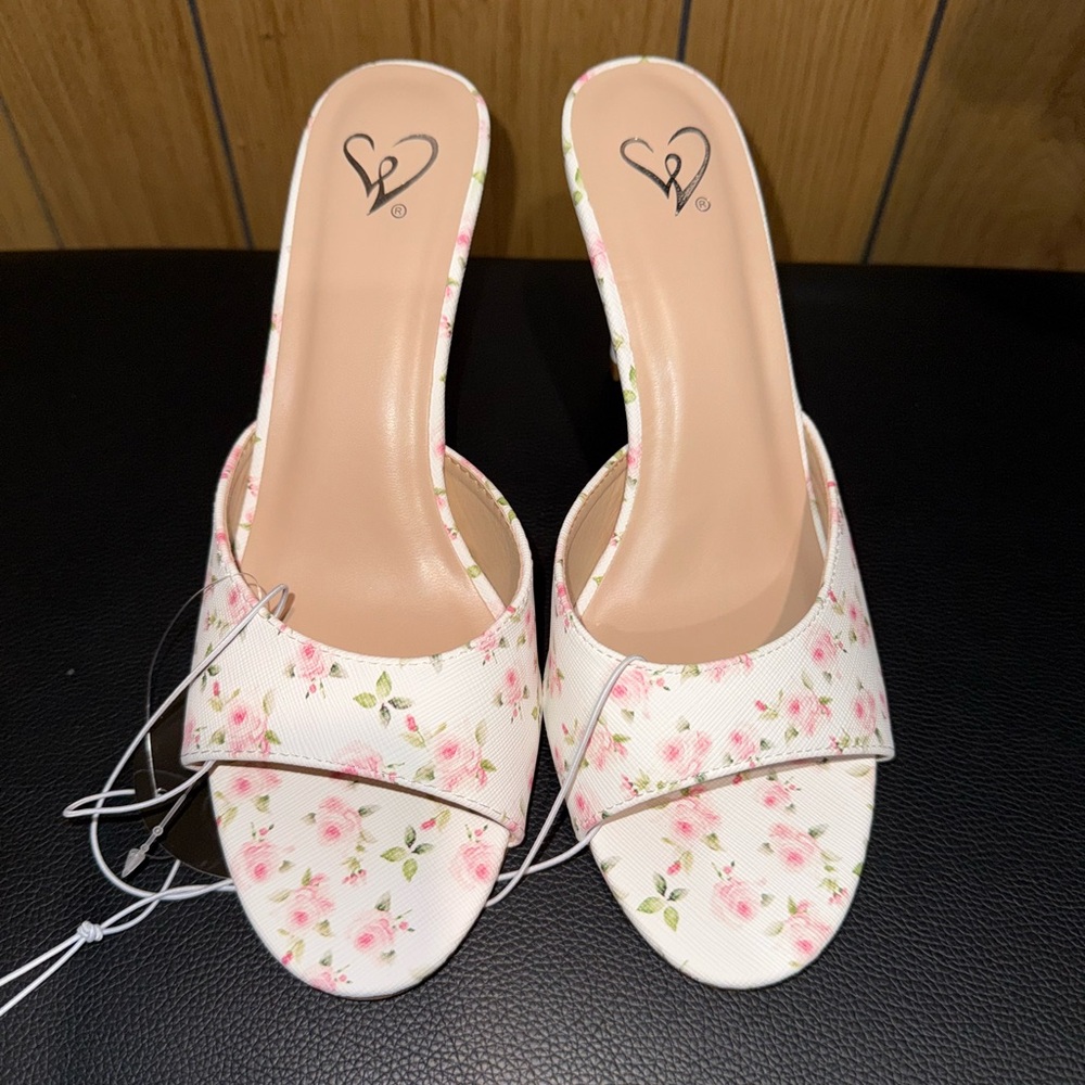 Windsor Floral Mules NWT